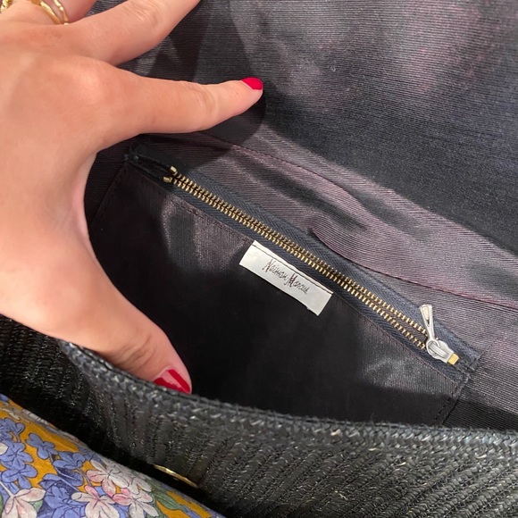 Wicker and gold chain strap purse - Picture 3 of 3